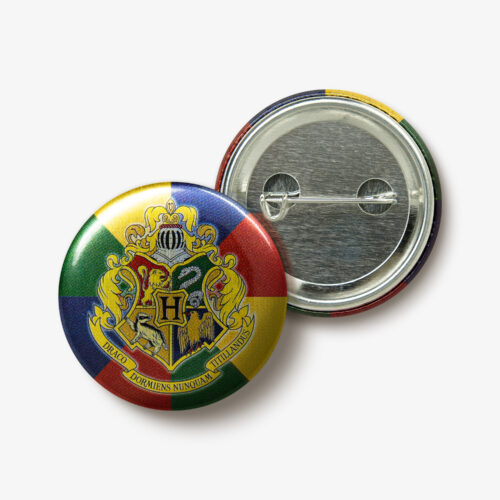 Chapa botón metálica con escudo de Hogwarts