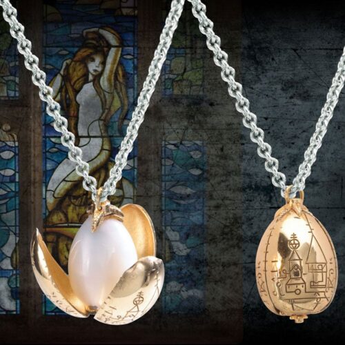 Collar Huevo de Oro con expositor - Noble Collection